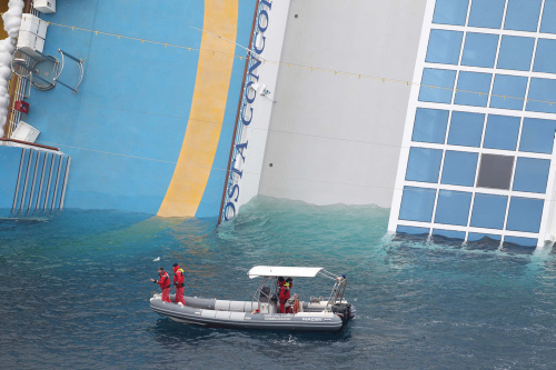 13 gennaio 2012: 10 anni fa il naufragio della Costa Concordia – LA FOTOGALLERY