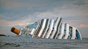 13 gennaio 2012: 10 anni fa il naufragio della Costa Concordia – LA FOTOGALLERY