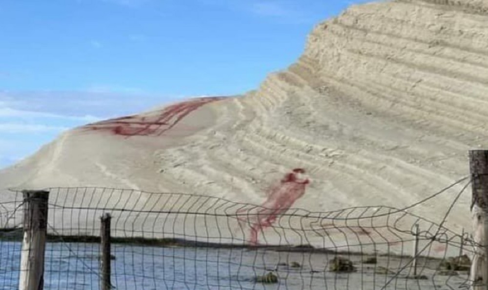Vandali alla Scala dei Turchi, individuati i responsabili Vandali alla Scala dei Turchi, individuati i responsabili