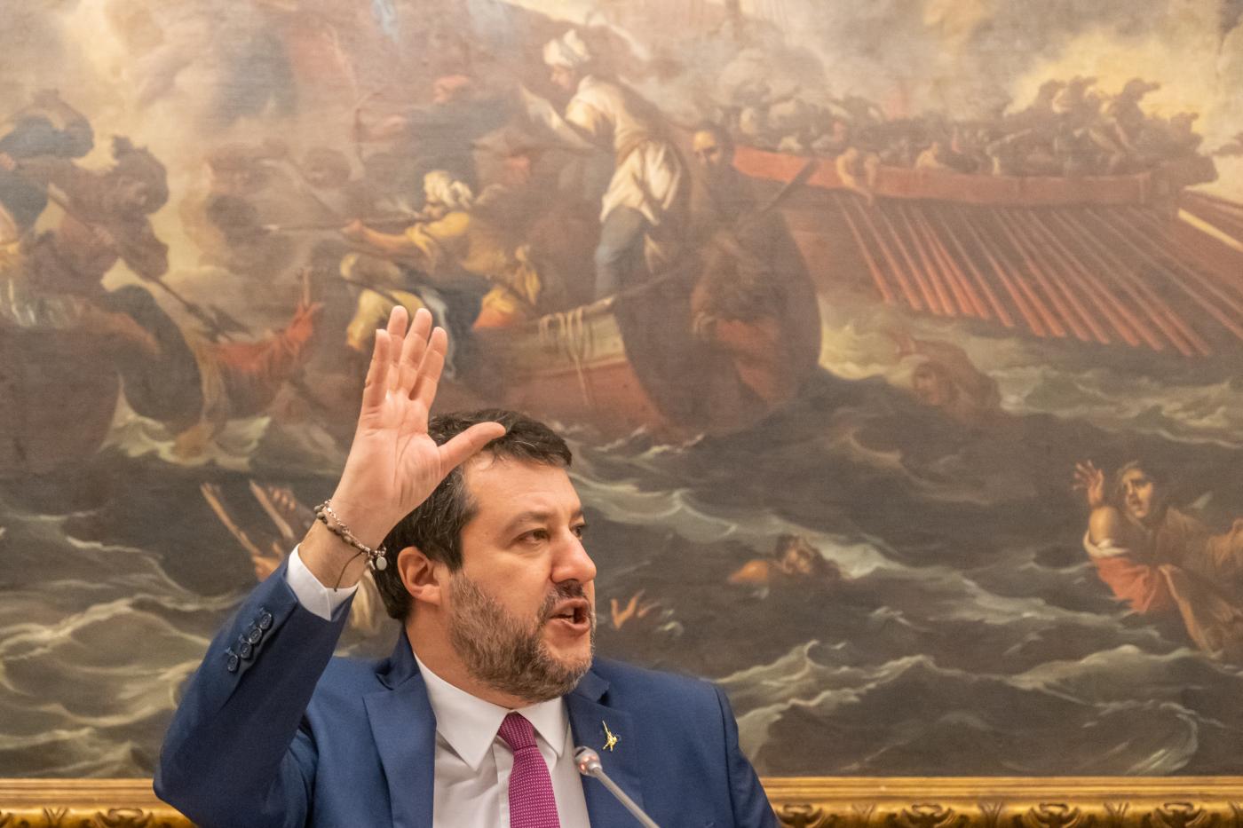 Quirinale: Pd punge Salvini, Cav dà carte e lui all’angolo. Renzi apre a Governo leader
