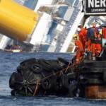 Concordia 10 anni dopo: il Giglio ricorda il naufragio, sull’isola superstiti e soccorritori per la messa in ricordo delle vittime