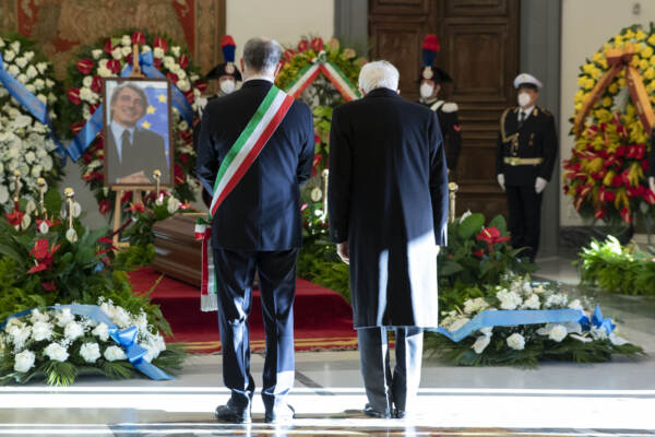 Il Presidente della Repubblica Sergio Mattarella rende omaggio alla camera ardente di David Sassoli