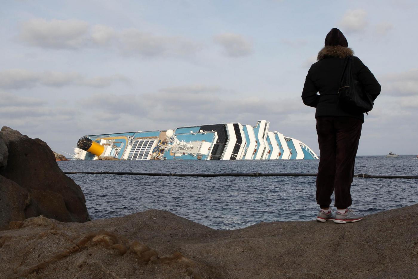 Costa Concordia: 10 anni fa il naufragio, 32 morti tra passeggeri ed equipaggio | LA SCHEDA