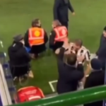 Supercoppa, Bonucci si scaglia contro un dirigente dell’Inter dopo il gol di Sanchez. Le immagini dagli spalti