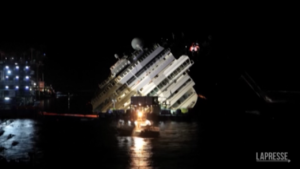 Costa Concordia, il timelapse delle difficili operazioni di recupero del relitto nel 2013