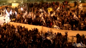 Israele, proteste contro lo smantellamento di una colonia in Cisgiordania