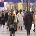 Francia: tribunale sospende l’obbligo delle mascherine all’aperto a Parigi