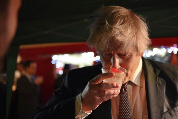 Regno Unito: ancora guai per Johnson, party a Downing Street prima dei funerali di Filippo