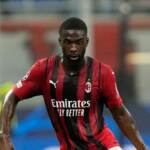 Milan, Tomori operato al menisco. Starà fuori un mese