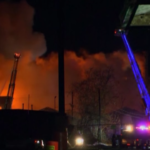 Usa, maxi-incendio in impianto chimico: fiamme e fumo invadono il cielo