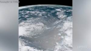 Eruzione Tonga, le incredibili immagini viste dal satellite