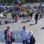 Melbourne, manifestanti in protesta davanti alla sede degli Australian Open: “Lasciate giocare Djokovic””