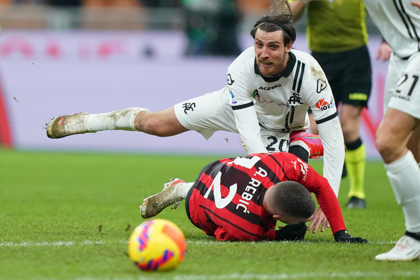 Al Milan non basta Leao, lo Spezia passa a San Siro tra le polemiche