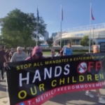 Australian Open, protesta no vax davanti alla Rod Laver Arena