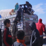 Siria, i familiari dei militanti Isis lasciano il campo profughi