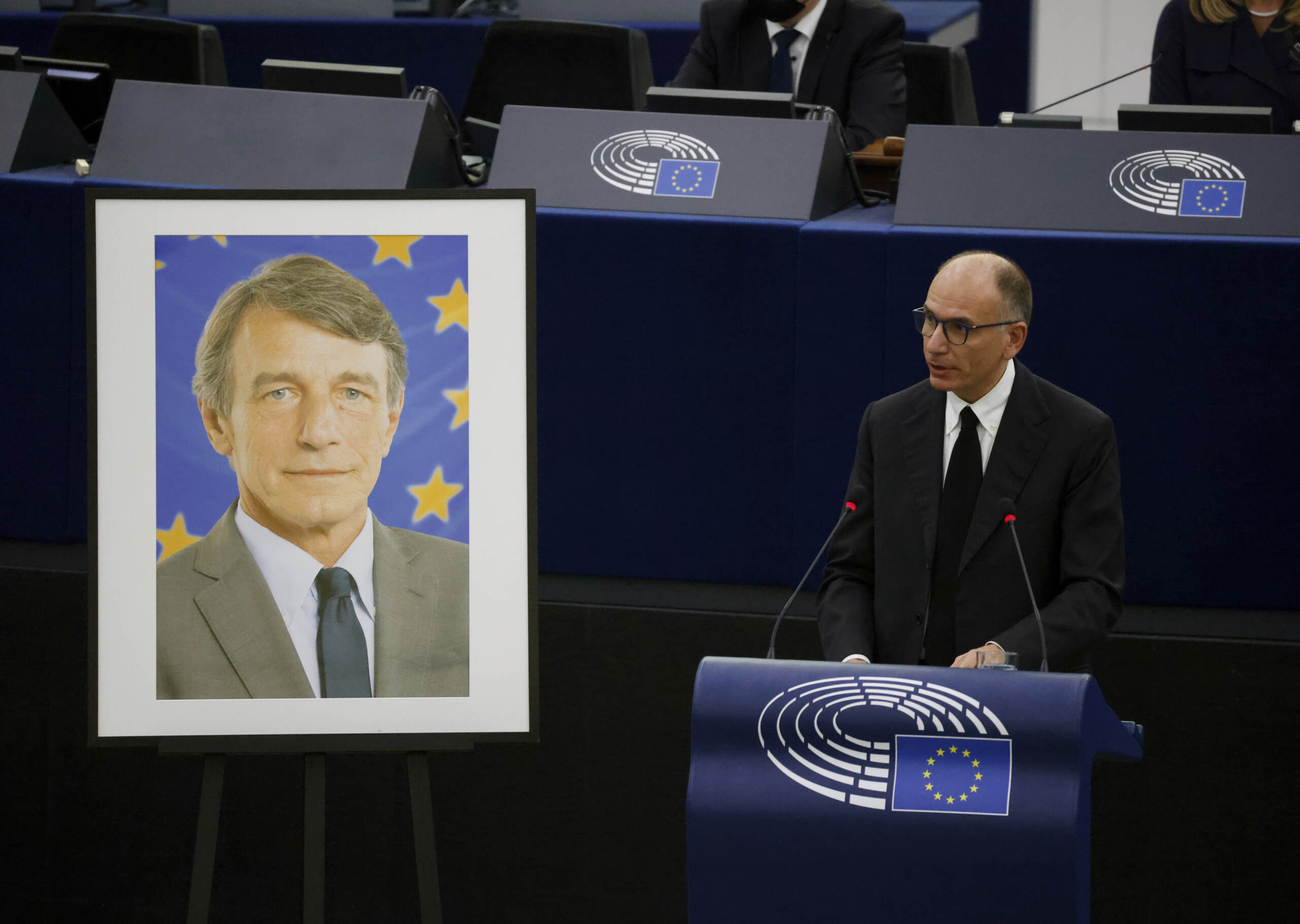 Sassoli: a Strasburgo l’omaggio Ue e di Letta. I suoi valori in una rosa bianca