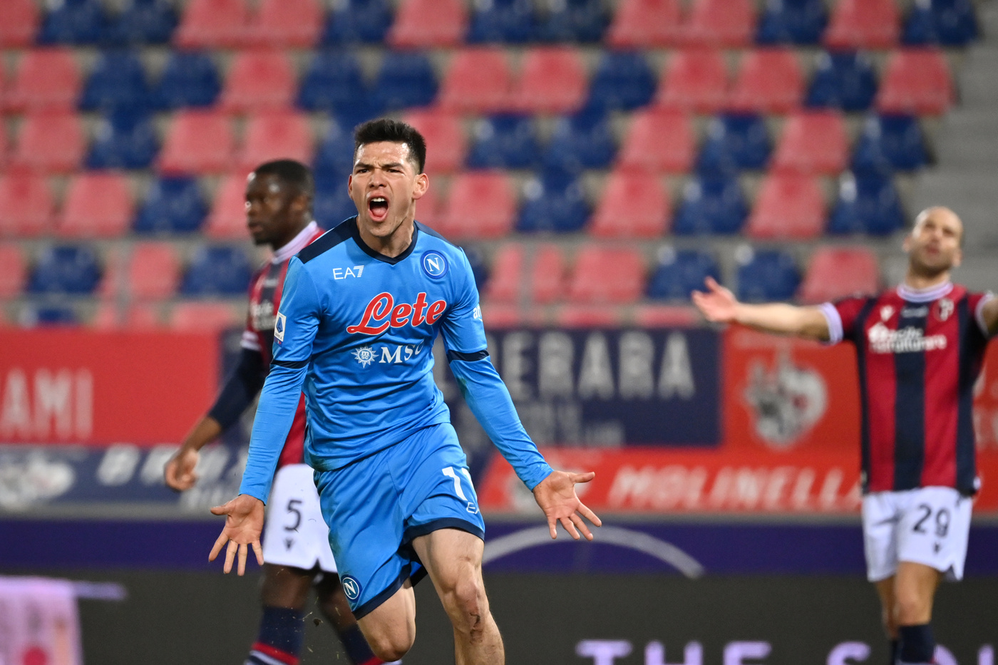 Calcio: il Napoli vince a Bologna con doppietta Lozano. Osimhen in campo