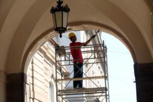 Milano, lavori di restauro alla facciata del