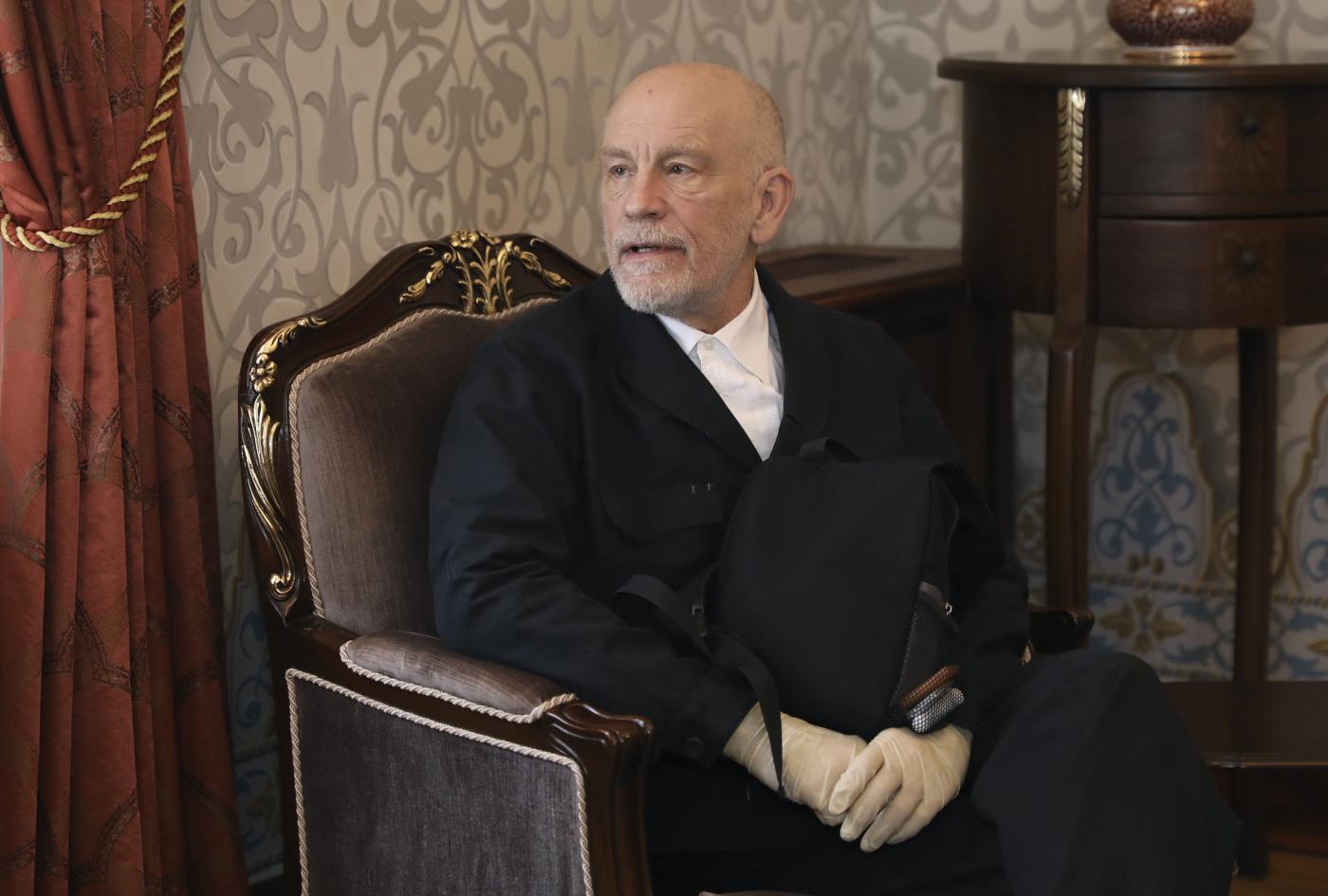 John Malkovich a Venezia senza green pass: l’hotel Danieli lo respinge John Malkovich a Venezia senza green pass: l’hotel Danieli lo respinge