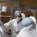 Covid, Draghi: “Via le restrizioni al più presto”. Terapie intensive sotto quota mille