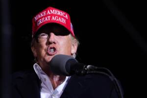 Donald Trump torna a parlare in pubblico e attacca Joe Biden