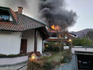 Foto incendio vercelli