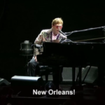 Elton John torna sul palco dopo quasi due anni di stop: “Avete aspettato 745 giorni”