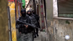 Rio de Janeiro, la polizia riprende il controllo della favela Jacarezinho
