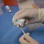 Covid: rallenta la curva dei contagi, su le terapie intensive. Quattro regioni in arancione