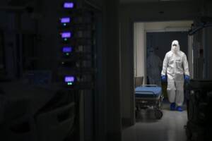 Le terapie intensive tornano a riempirsi prevalentemente di pazienti non vaccinati