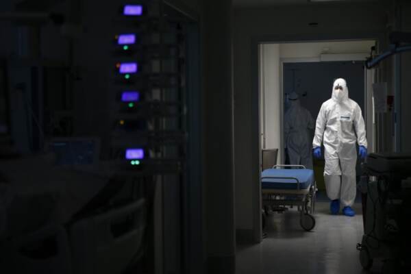 Le terapie intensive tornano a riempirsi prevalentemente di pazienti non vaccinati