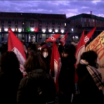 Covid, a Napoli precari, attivisti e studenti in piazza: “Basta con la borsa nera dei tamponi”