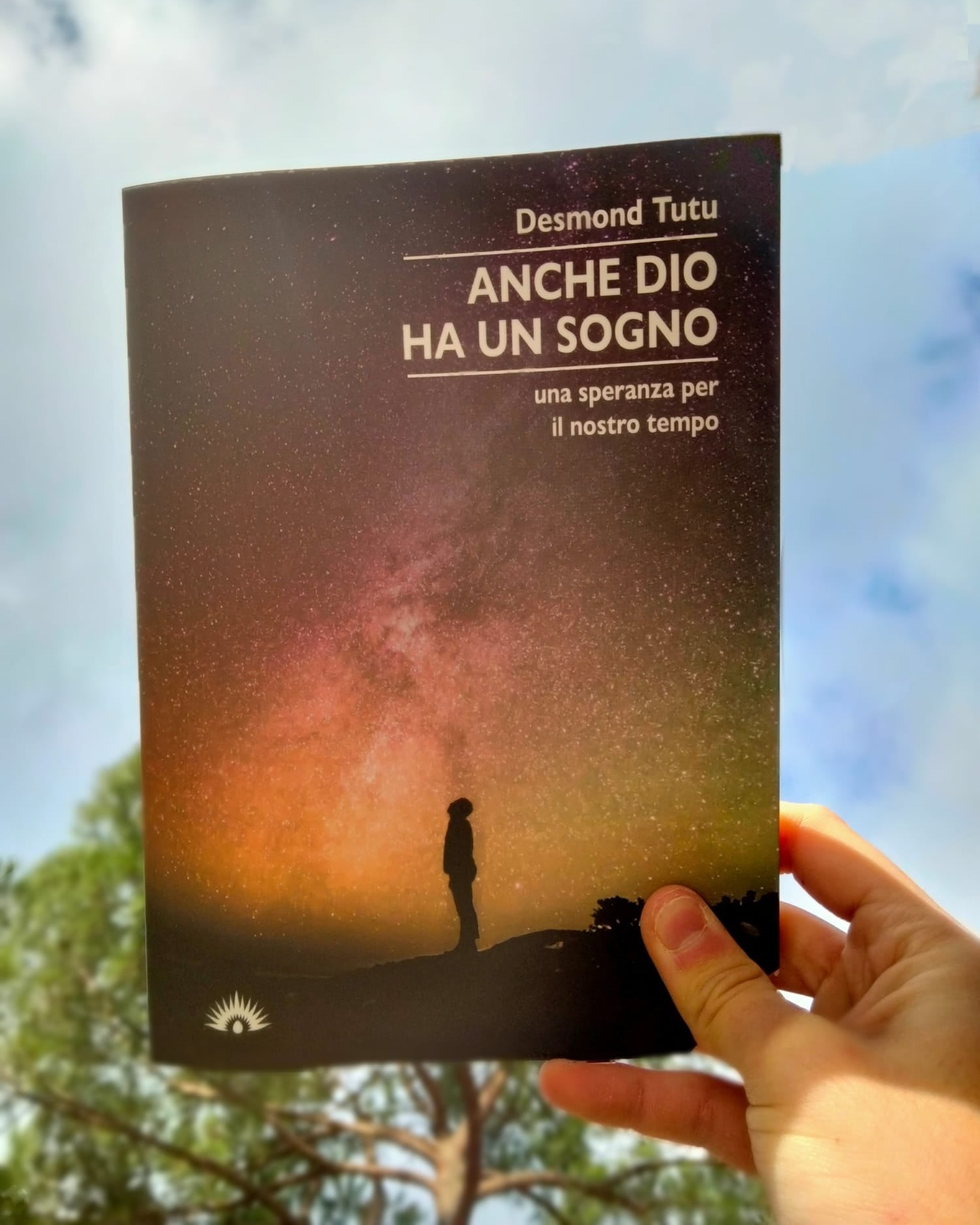 La casa editrice di Scampia pubblica il libro di Desmond Tutu: ‘Anche Dio ha un sogno’