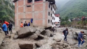 Machu Picchu, centinaia di turisti evacuati per inondazioni