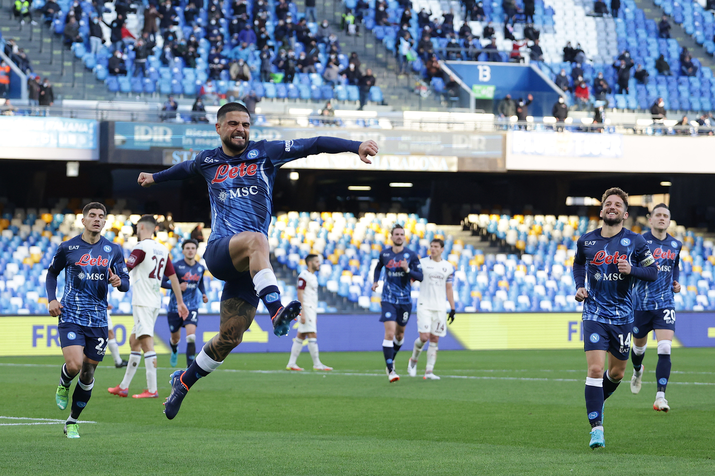 Serie A, il Napoli vince 4-1 al Maradona contro la Salernitana. Pari Cagliari-Fiorentina e Torino-Sassuolo Serie A, il Napoli vince 4-1 al Maradona contro la Salernitana. Pari Cagliari-Fiorentina e Torino-Sassuolo