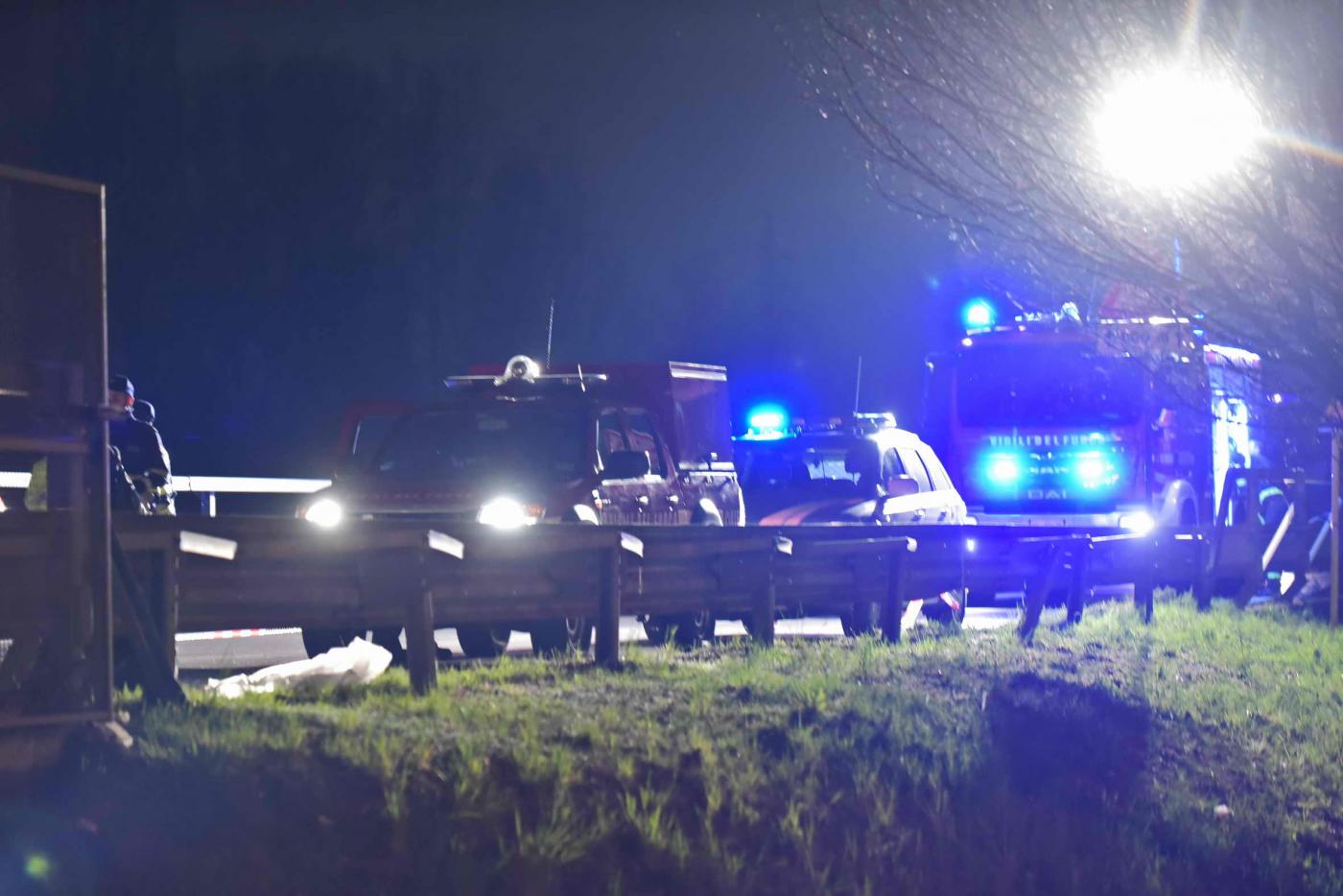 Schianto a Brescia, morti 5 ragazzi. Le vittime hanno tra i 17 e i 22 anni Schianto a Brescia, morti 5 ragazzi. Le vittime hanno tra i 17 e i 22 anni