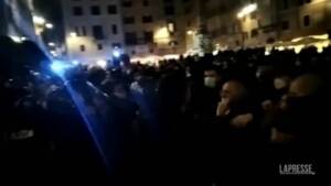 Studenti in corteo a Roma per la morte del 18enne a Udine, tensioni con le forze dell’ordine