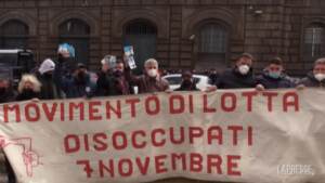 Covid, Napoli: disoccupati consegnano FFP2 ai detenuti di Poggioreale