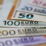 Bollette, Arera: Azzerati oneri sistema per medie-grandi imprese