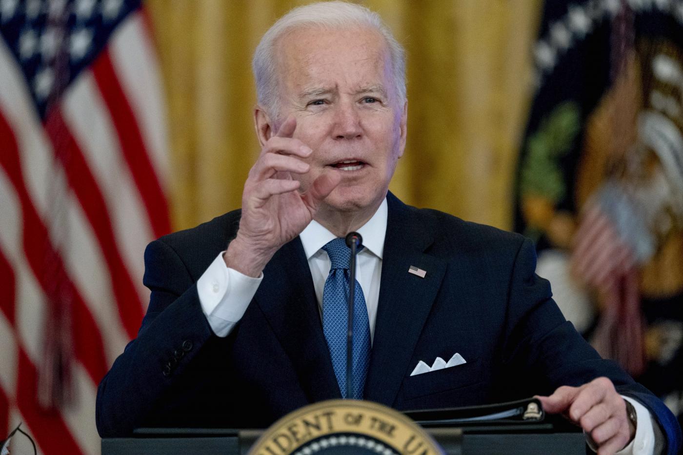 Biden: “Mosca potrebbe attaccare anche Kiev, sanzioni a banche e debito sovrano”. Putin: “Necessario che Ucraina non entri nella Nato”.