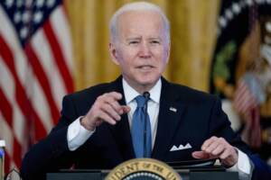 Joe Biden in riunione dall'East Room della Casa Bianca