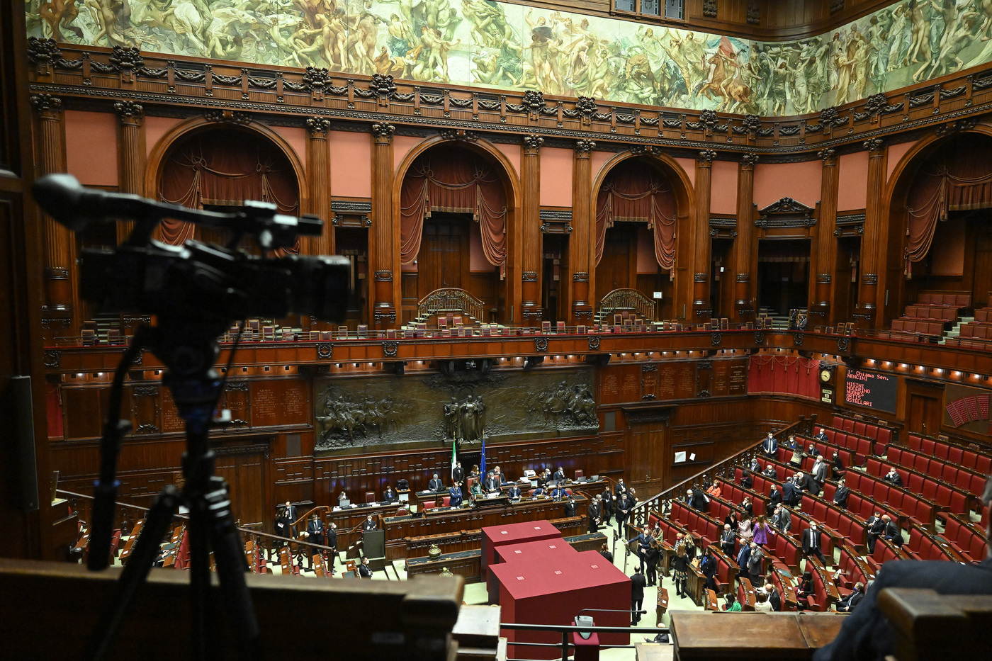 Seconda votazione: 527 schede bianche, Mattarella e Maddalena i più votati. Centrosx: “Nessuna condivisione sui nomi centrodestra” Seconda votazione: 527 schede bianche, Mattarella e Maddalena i più votati. Centrosx: “Nessuna condivisione sui nomi centrodestra”