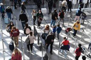 Covid, Ue: “Per i viaggi via tamponi e quarantene ai vaccinati, basta il green pass”