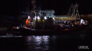 Migranti, 7 morti a Lampedusa: le immagini degli sbarchi