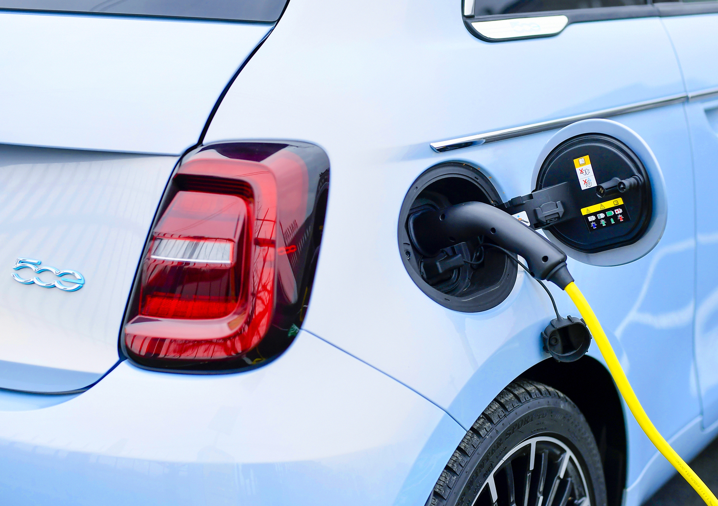 Carburanti, Urso: “Stazioni servizio diventeranno green, riordino in Cdm”