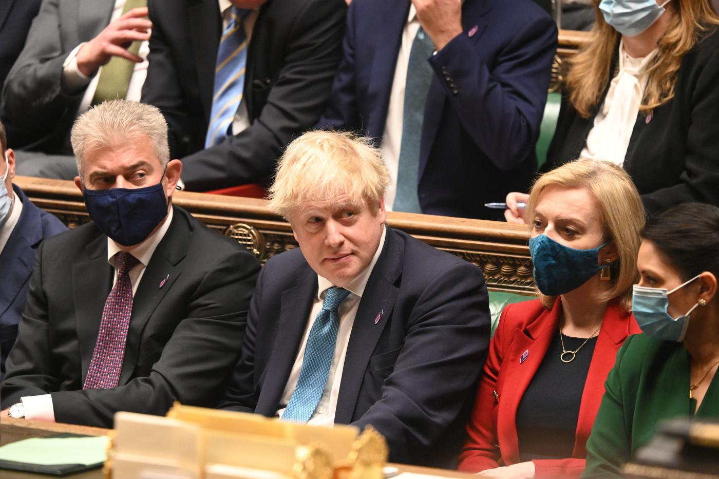 Regno Unito, fiato sospeso per rapporto ‘partygate’ ma Johnson insiste: “Non mi dimetto”