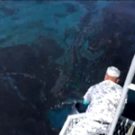 Thailandia: petrolio in mare, la marea nera ripresa dall’alto
