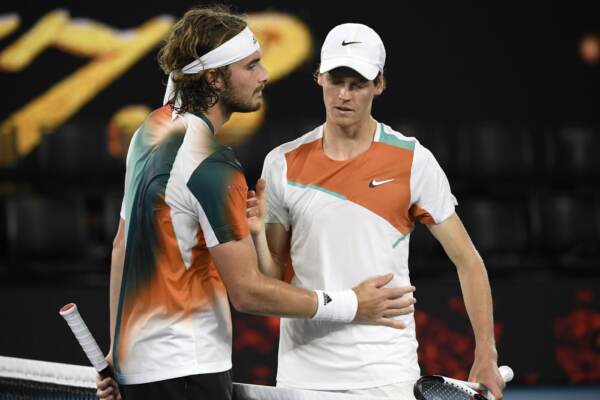 Australian Open: Sinner s’inchina a Tsitsipas, greco in semifinale con Medvedev