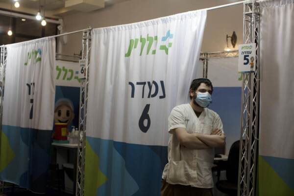 Coronavirus, in Israele si somministra la terza dose di vaccino