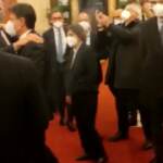 Rieletto Mattarella, l’abbraccio tra Letta e Conte in Transatlantico